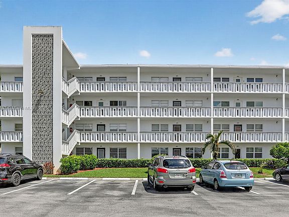 2nd image of 1074 Oakridge Cir #1074-F