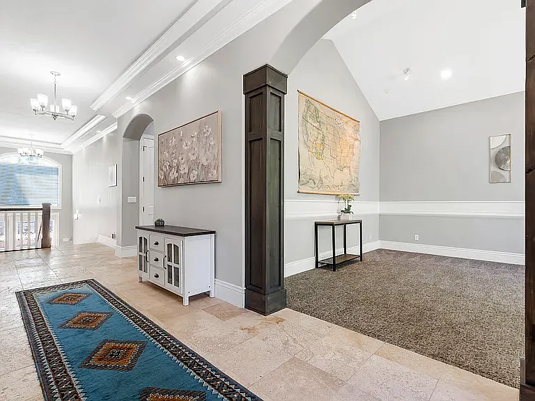 5 bed, 4.5 bath, 6634 sqft, $5,895 — Photo 3