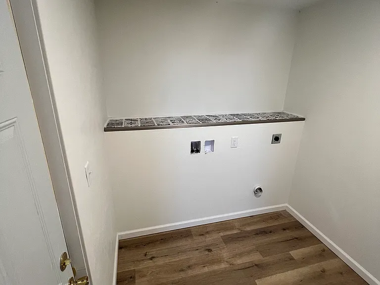 2304 Monroe St — Photo 5