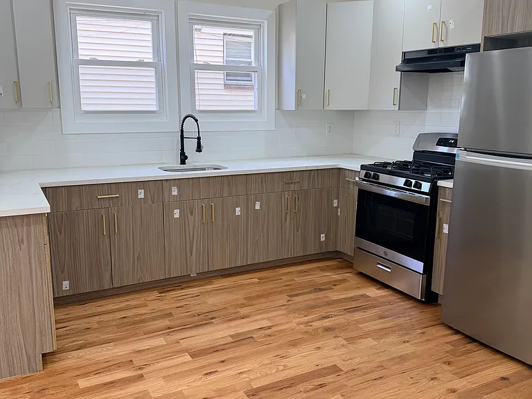 207-209 Hansbury Ave #1 — Photo 8