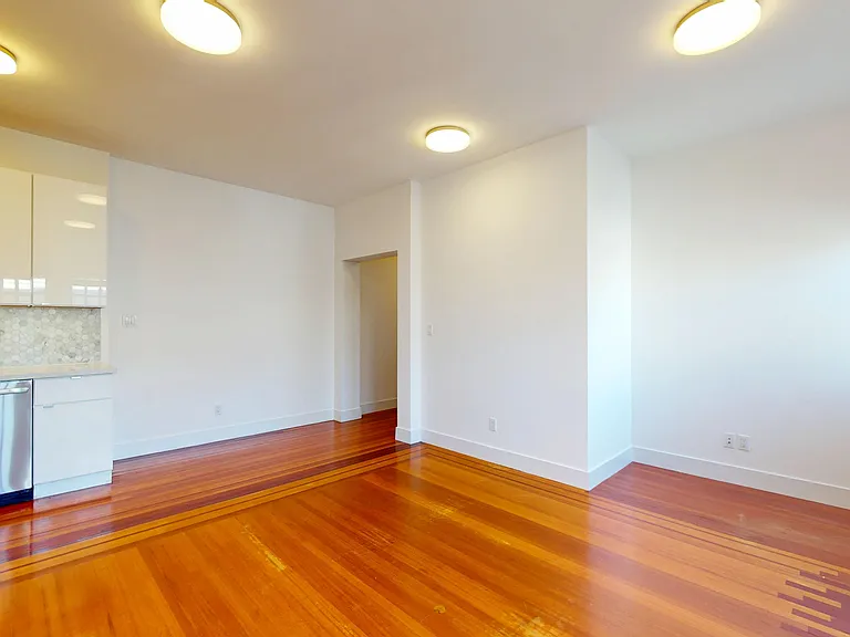 1433 Clay St #15 — Photo 11