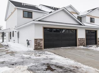 5228 Harvest Square Pl NW, Rochester, MN 55901