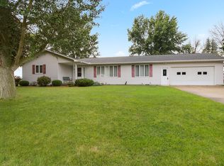 300 Henson Dr, Broadlands, IL 61816