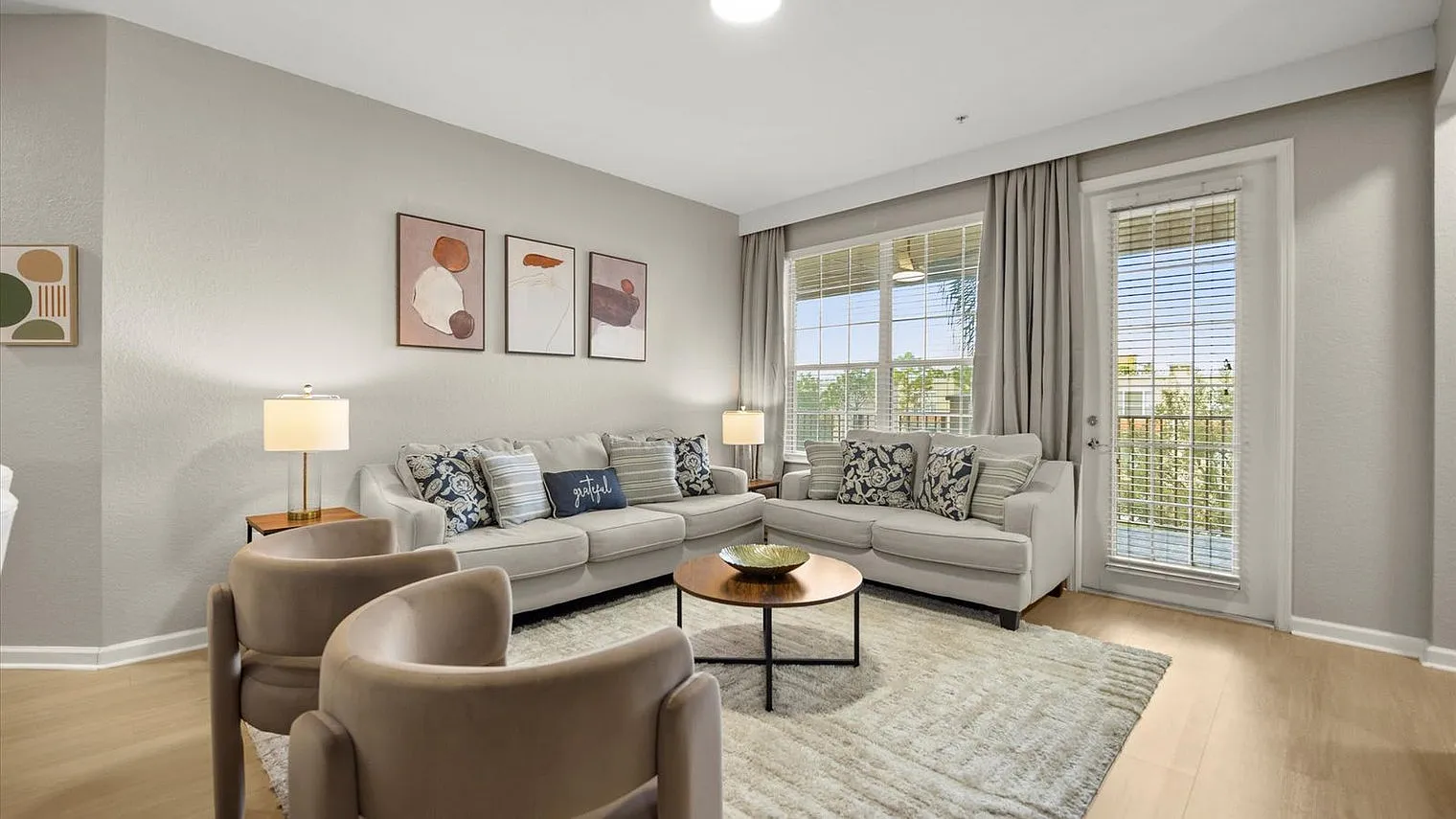 3 bed, 2.0 bath, 1991 sqft, $5,350 — Photo 3