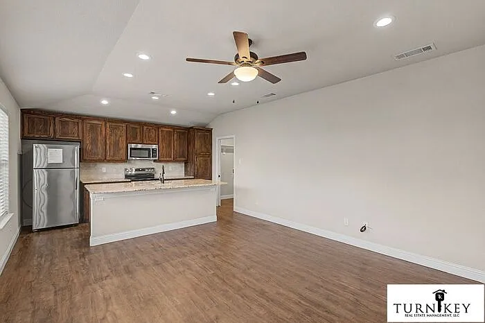 Building Photo - 1304 White Sand Dr