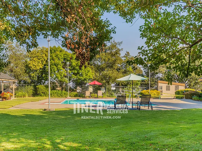 8708 Bluff Ln — Photo 29