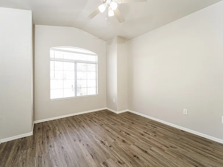 2151 E Briarwood Ter — Photo 11