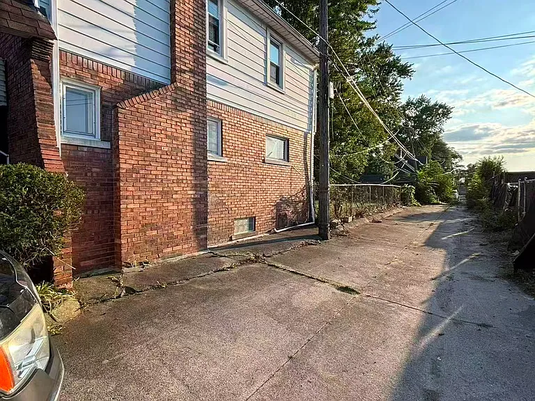 15895 Ohio St — Photo 4