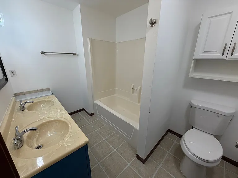 1702 Pine Tree Dr — Photo 15