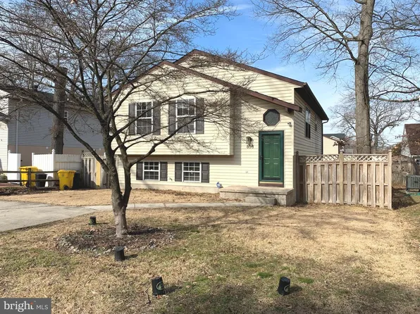 808 207th St, Pasadena, MD 21122