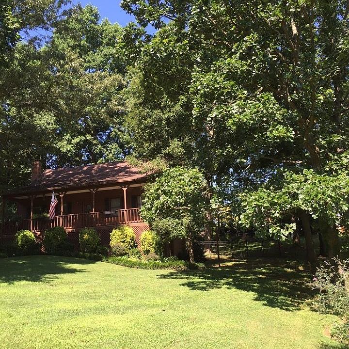2nd image of 173 Deerfield Ln