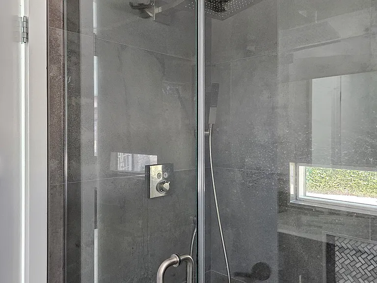 2828 Benedict Canyon Dr — Photo 8