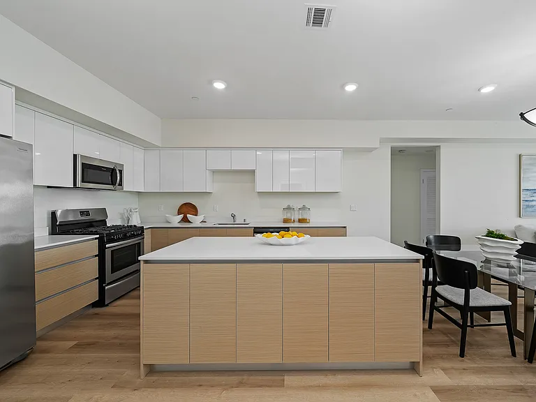 Willowcrest Ave — Photo 8