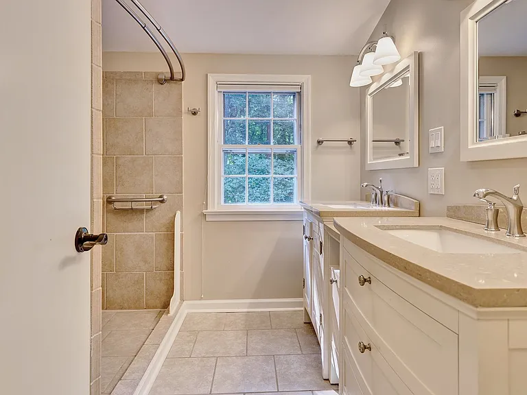 114 Richards Rd — Photo 35