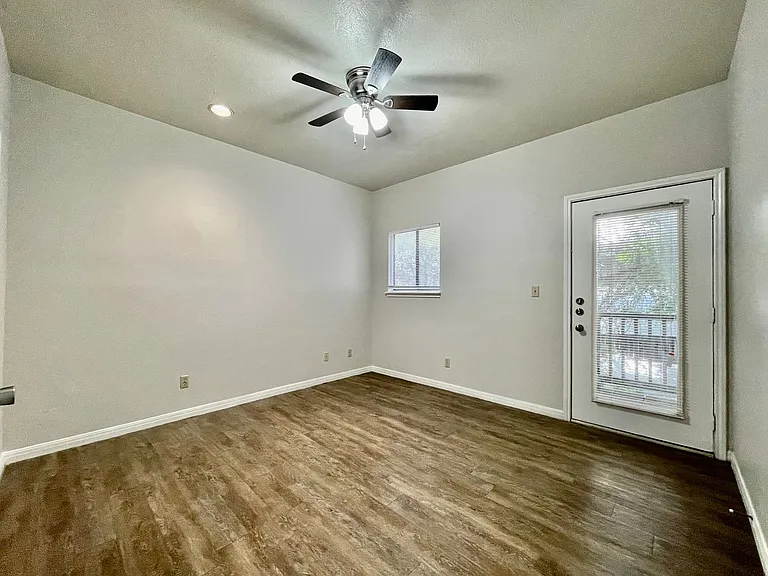 310 Pat Garrison St #B7 — Photo 7