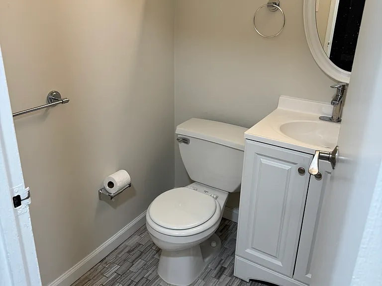 Pembroke Apartments — Photo 17
