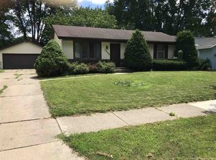 1222 Fieldcrest Dr, Rockford, IL 61108