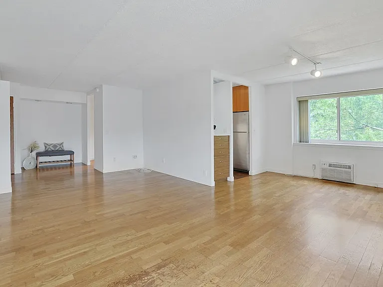 412 Benedict Ave #6C — Photo 8