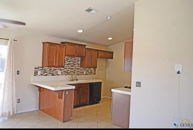 9415 Sleepy Hollow Ln — Photo 5