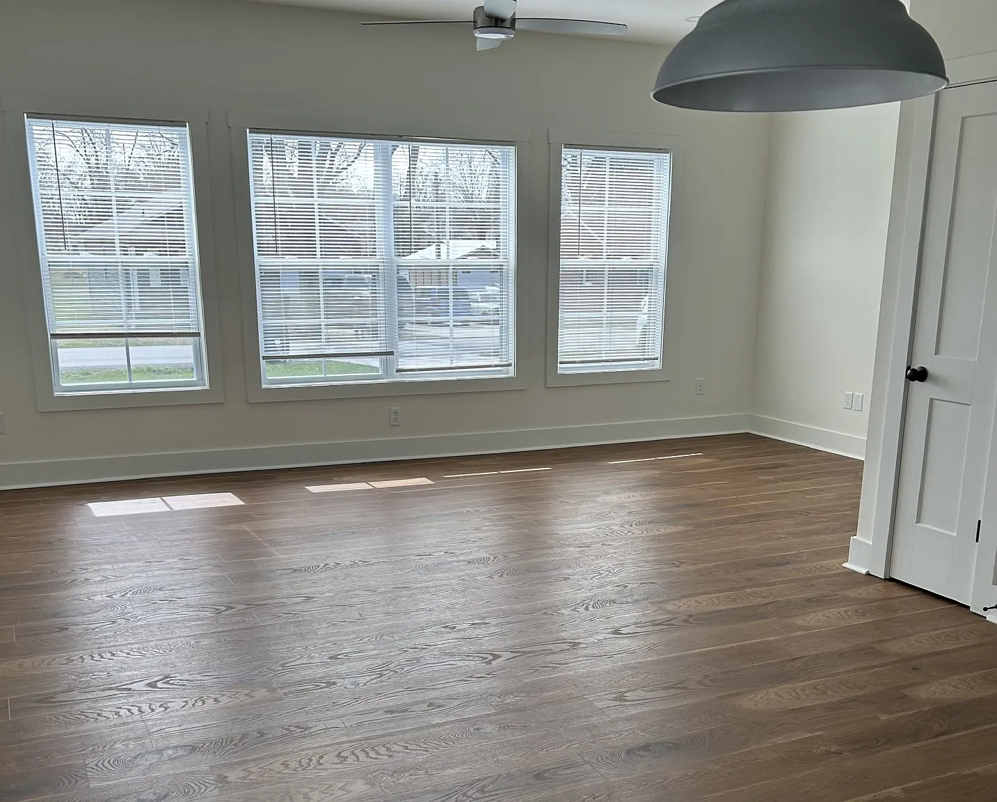 3 bed, 2.5 bath, 1729 sqft, $1,850 — Photo 2