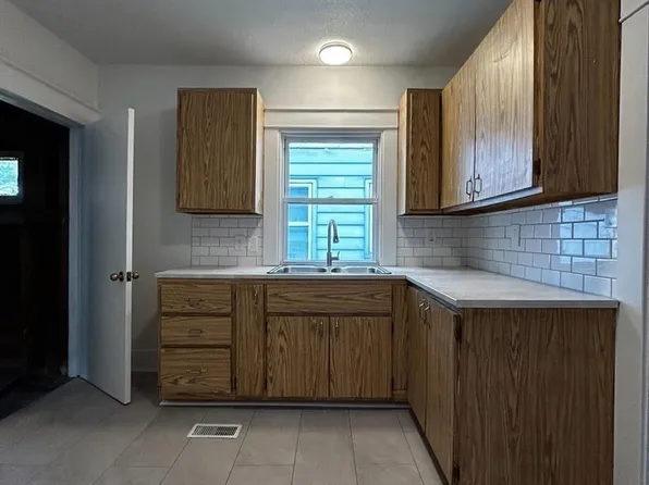 3833 Leybourn Ave, Toledo, OH 43612