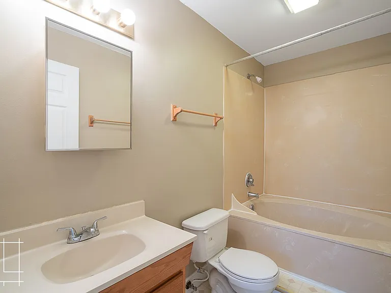 880 Hamlet St. — Photo 11