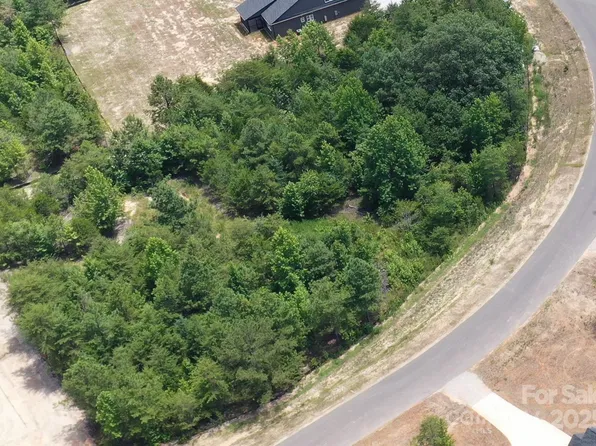 3070 Meadowcrest Dr #68, Clover, SC 29710