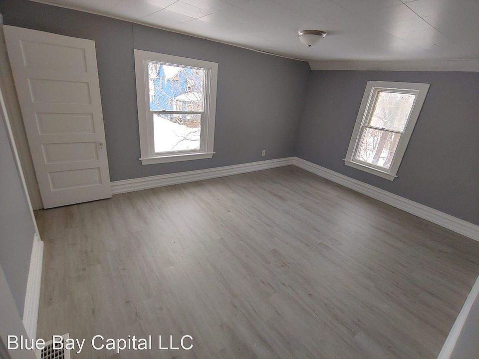 1st image of 1323 Poplar Pl
