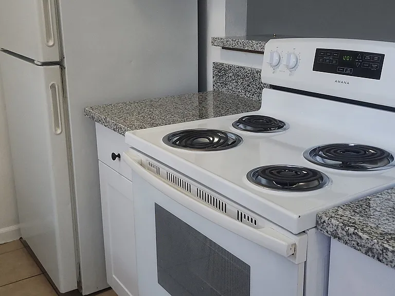 1221 N Peach Ave #112 — Photo 8