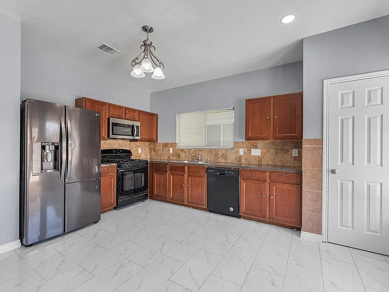 6131 Settlers Lake Cir W — Photo 6