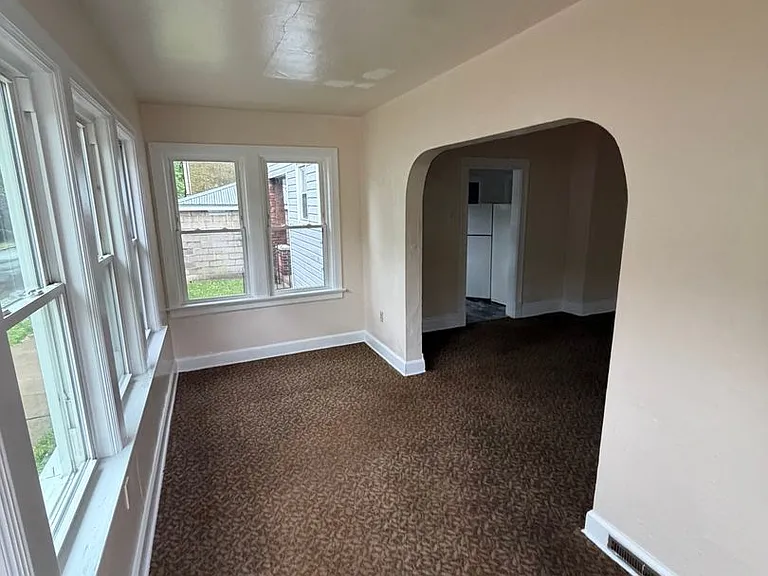 232 Wallace St — Photo 2