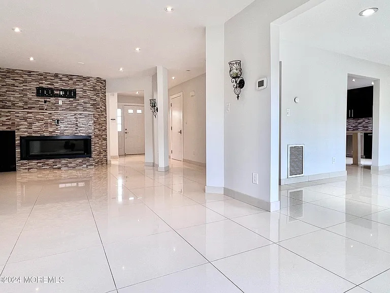 35 Woodpecker Way — Photo 4