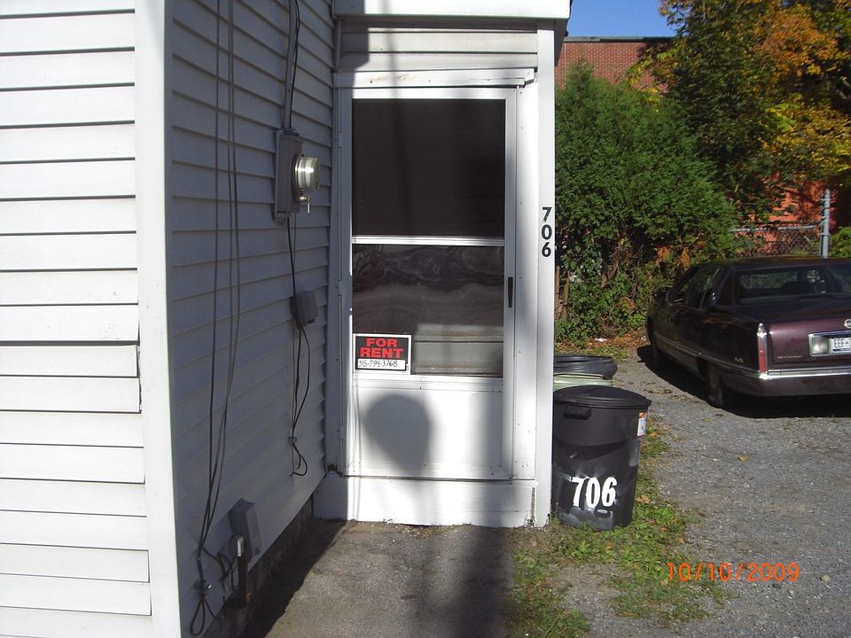 Enclosed entr to 2nd flr apt