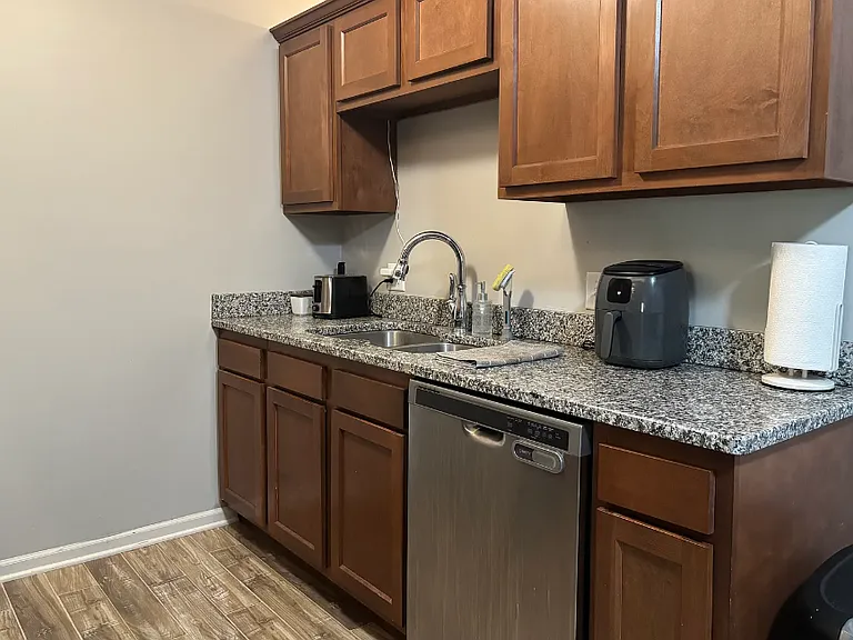1010 Thurston St — Photo 6