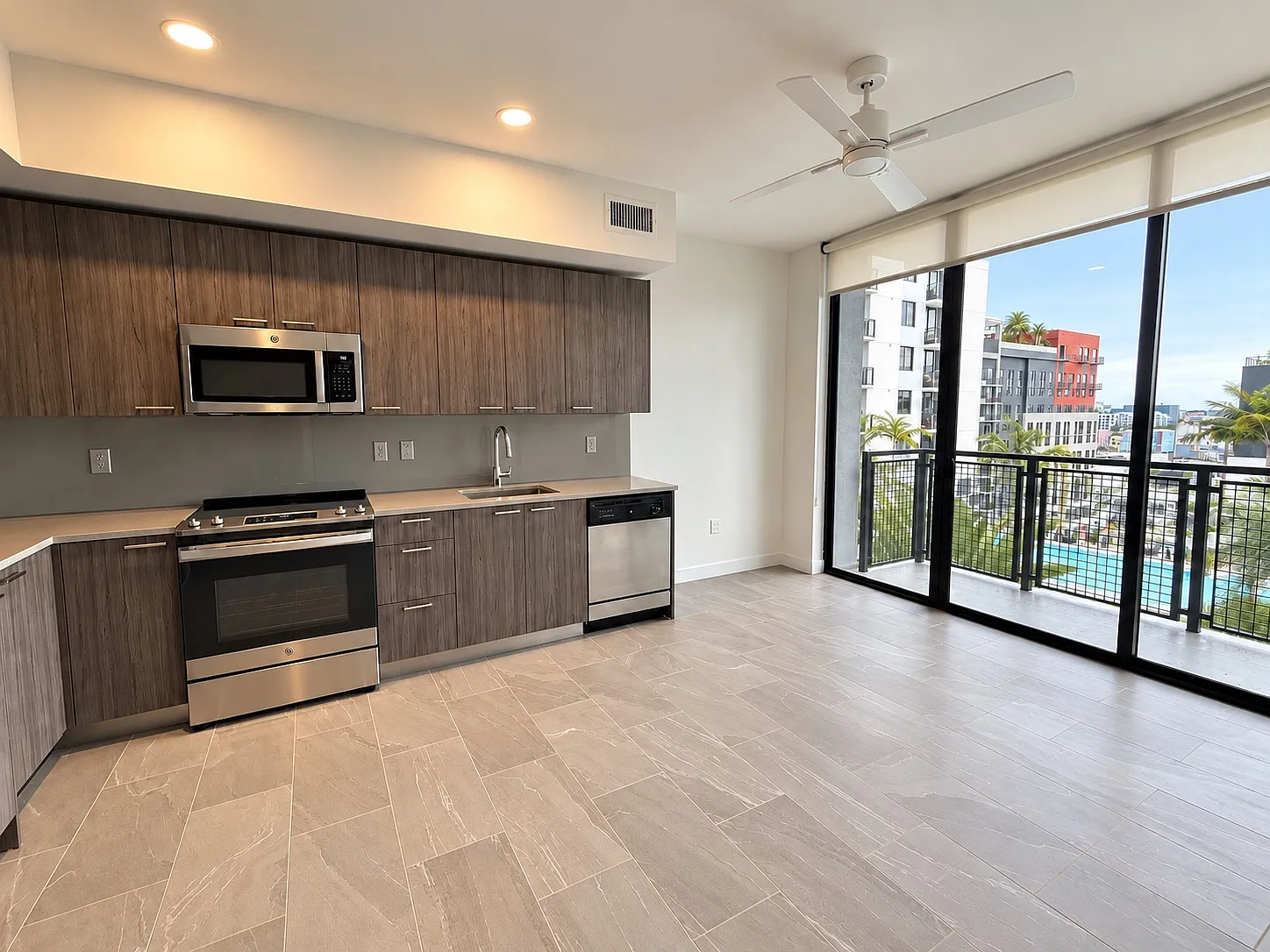 1 bed, 561 sqft, $2,700 — Photo 2
