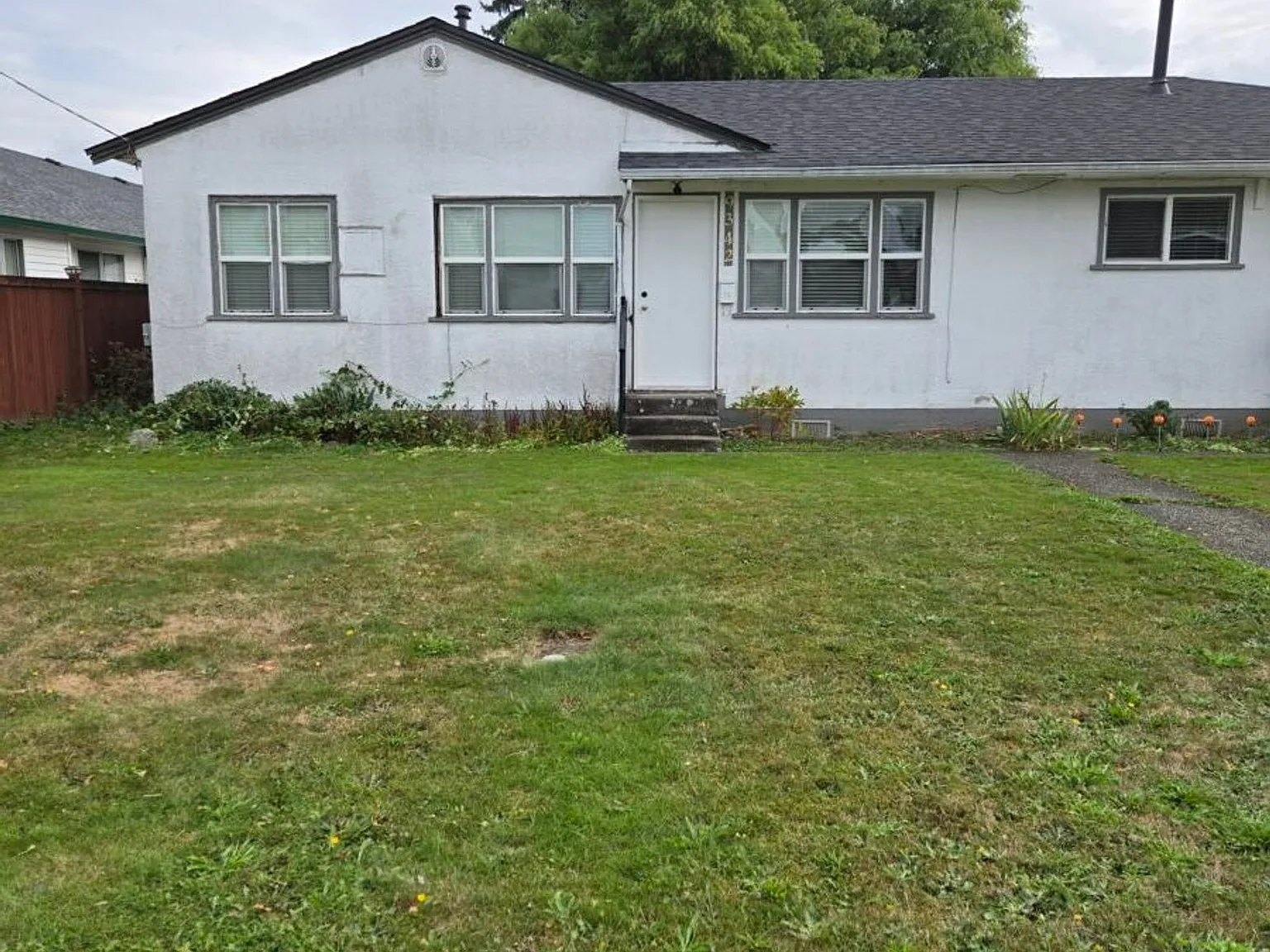 9342 Woodbine St Chilliwack — Photo 1