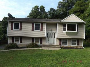 7 Kensington Dr, Hopewell Junction, NY 12533