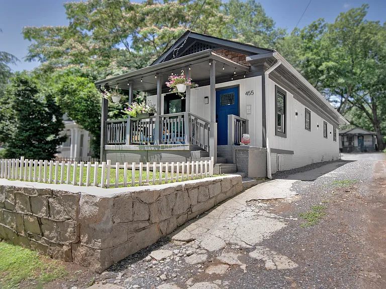 455 E Side Ave — Photo 2