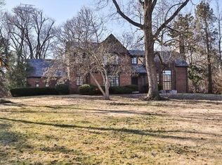 2 Lorenzo Ln, Saint Louis, MO 63124