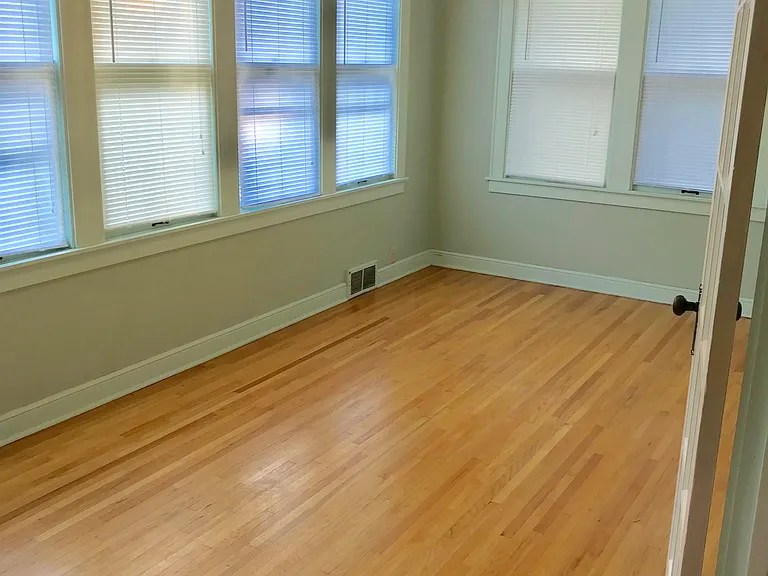 584 Rose Ave E #1 — Photo 6