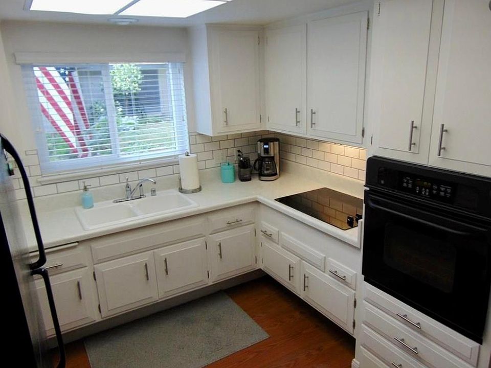 Gorgerous kitchen with picture window and custom back splash