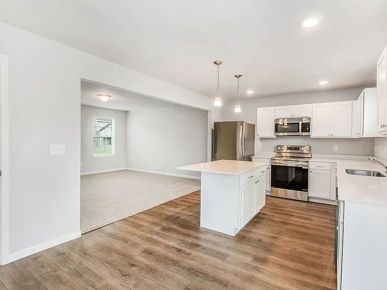225 Wildflower Dr — Photo 3