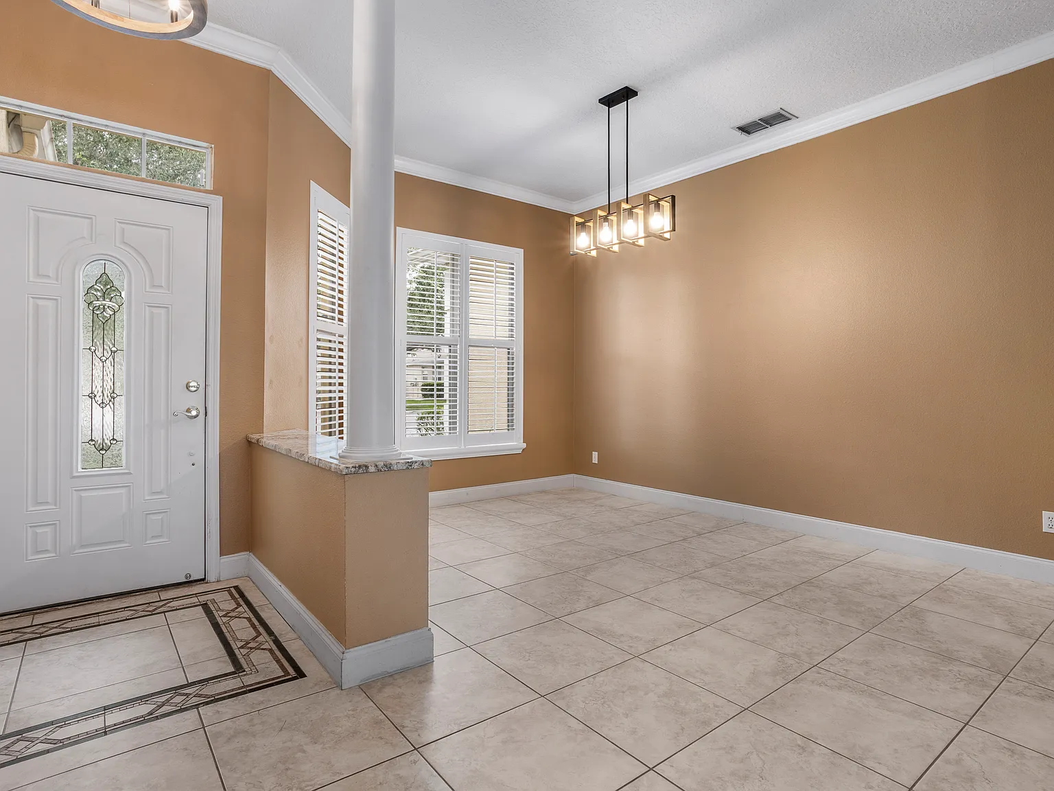 4 bed, 2.5 bath, 2306 sqft, $3,600 — Photo 3