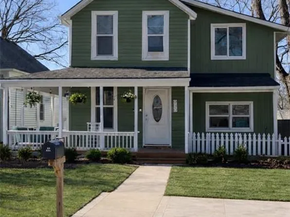 930 W 7th St, Leavenworth, KS 66048