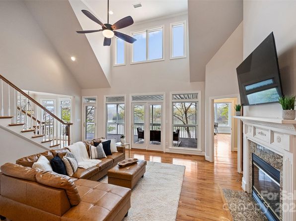 272 Harbor Ridge Dr, Statesville, NC 28677