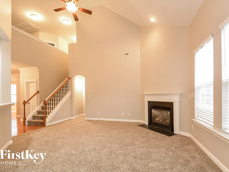 2123 Gillwell Ln — Photo 2