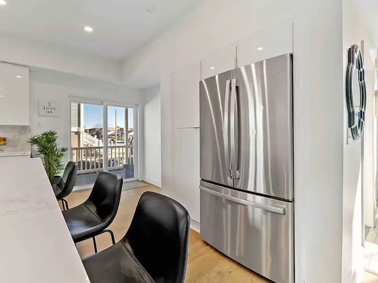 909 N Burghley Ave — Photo 22