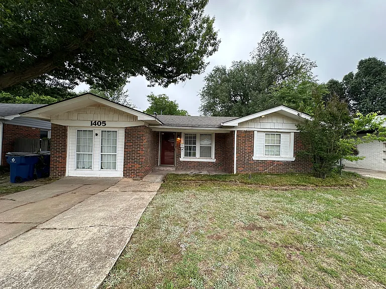 1405 Carlisle Ct — Photo 1