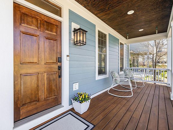 2nd image of 412 Nicholson St