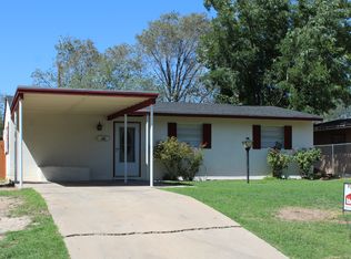 906 Pecan Dr, Roswell, NM 88201